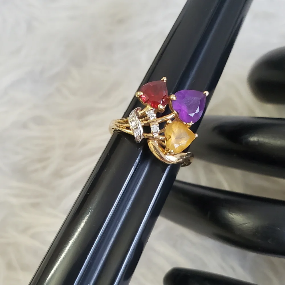 Watch Video / ‘Aurora Bouquet’ 14K Gold Diamond Heart Bouquet Gemstone Ring